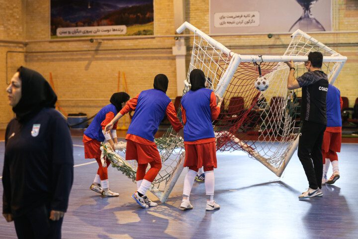 مربی اسبق تیم ملی: فوتسال رشته مظلومی است/ اسپانسر از تیمی که همیشه ببازد حمایت نمی‌کند