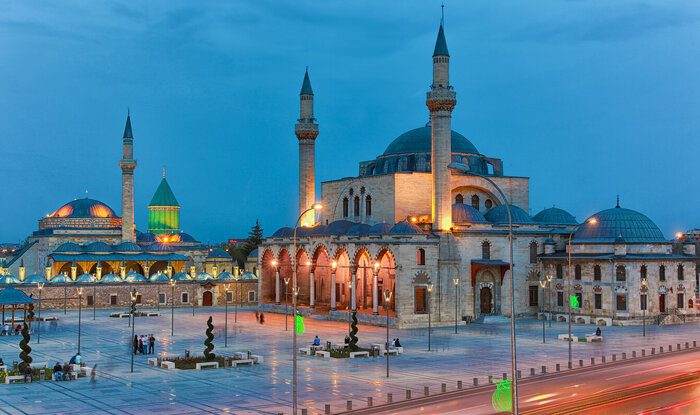همنوایی غزلیات مولانا با مقبره مولوی در قونیه
