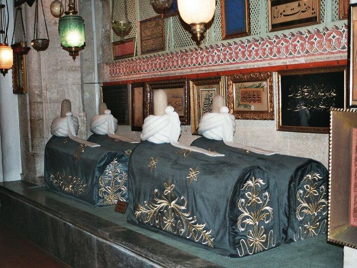 همنوایی غزلیات مولانا با مقبره مولوی در قونیه