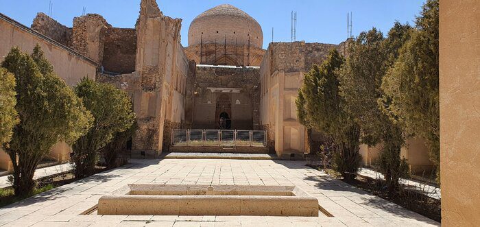 همنوایی غزلیات مولانا با مقبره مولوی در قونیه