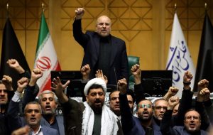 شعار «مرگ بر اسرائیل» و «مرگ بر آمریکا» در صحن مجلس طنینانداز شد شعار «مرگ بر اسرائیل» و «مرگ بر آمریکا» در صحن مجلس طنینانداز شد