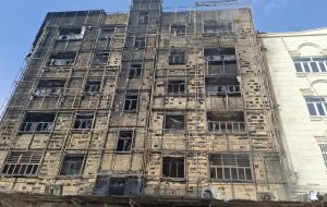 پنج مصدوم در پی آتش‌سوزی در مجتمع تجاری‌مسکونی آبادان