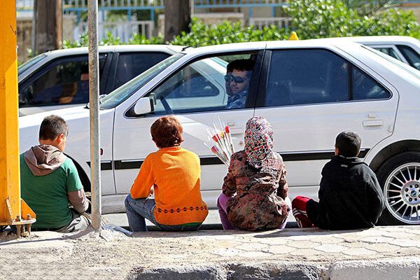 بیش از ۳۰۰ کودک کار اتباع خارجی همراه خانواده‌ به کشور مبدأ بازگردانده شدند