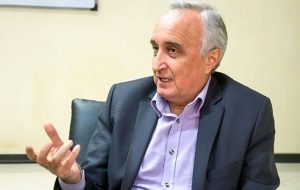 غنی‌نژاد: دستوری بودن بزرگترین مشکل اقتصاد ایران است