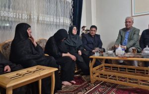 دیدار ربیعی و مهاجرانی با خانواده «الهه»/ پیام رئیس‌جمهور به خانواده حسین‌نژاد ابلاغ شد
