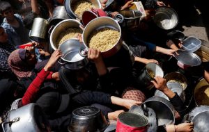 رژیم صهیونیستی جاده‌های منتهی به مراکز امداد رسانی غزه را «مناطق جنگی» نامید
